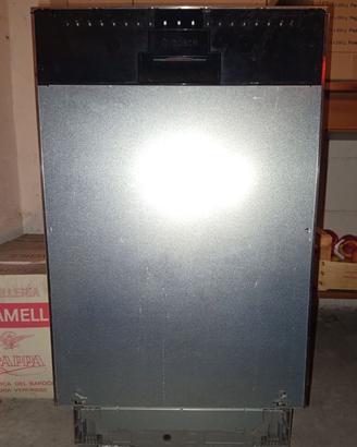 LAVASOVIGLIE BOSCH AD INCASSO 45CM.