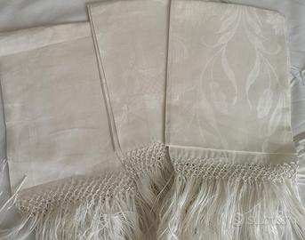 Asciugamani in fiandra di lino damascate vintage 