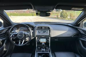 Jaguar xe r dynamic 204 cv