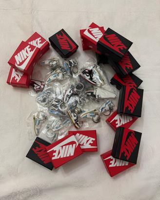 Stock Bomboniere: Mini Box + portachiavi Nike