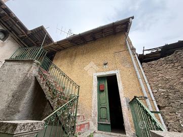 CASA DI CORTE A ABBADIA LARIANA