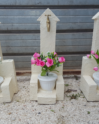 Fontane in pietra con fioriere