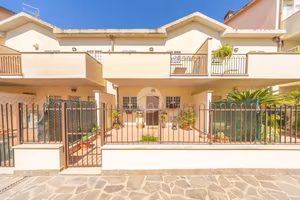 VILLA A SCHIERA A TIVOLI