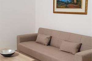 INDIPENDENTE NEI PRESSI DEL CORSO SEI APRILE