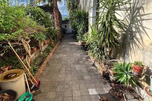 Casa semindipendente con cortile e garage a Giarre