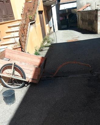 carretto in legno da giadino