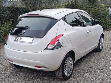 Lancia Ypsilon Ecochic GPL Silver