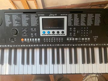 Tastiera elettronica con supporto