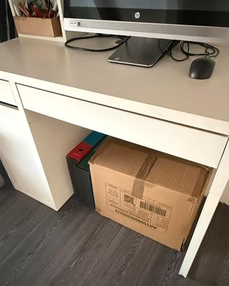 scrivania IKEA MICKE