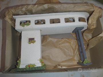 Modellismo ferroviario edificio controllo segnali