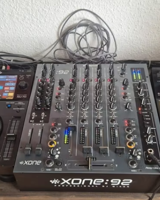 Set da DJ 2×Pioneer Xdj-700 + 2xAdam Audio A3X
