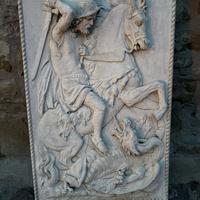 Bassorilievo in gesso raffigurante San Giorgio che