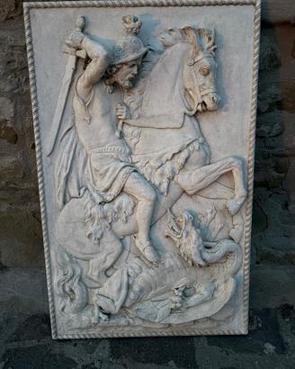 Bassorilievo in gesso raffigurante San Giorgio che