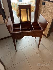 Toeletta con specchio