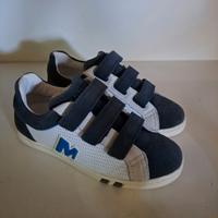Stock scarpe da bambino