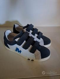 Stock scarpe da bambino