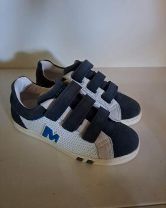 Stock scarpe da bambino