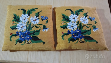 Coppia cuscini ricamati vintage