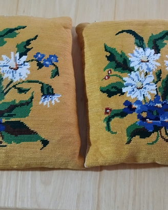 Coppia cuscini ricamati vintage