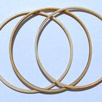 Tre bracciali a cerchio vintage, avorio