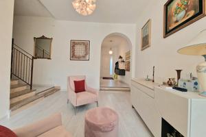 Esavano semindipendente con ampio cortile privato