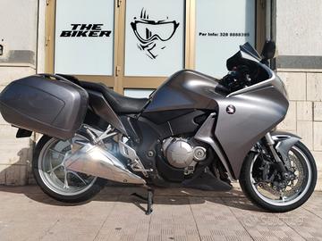 Honda VFR 1200 F V4 173 CV granturismo