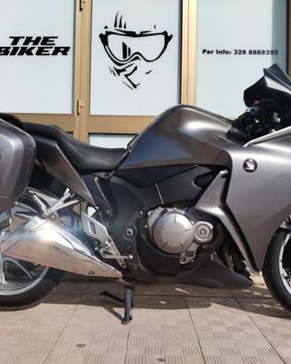 Honda VFR 1200 F V4 173 CV granturismo