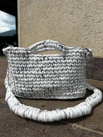 Borsa artigianale all’uncinetto