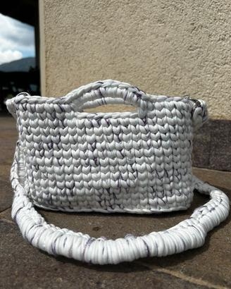 Borsa artigianale all’uncinetto