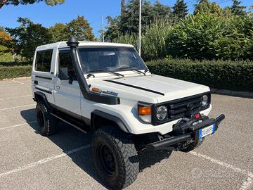 Toyota Land Cruiser Hzj74