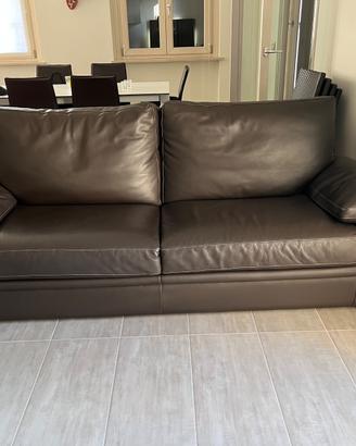 Coppia di divani eleganti BIBA in vera pelle marro