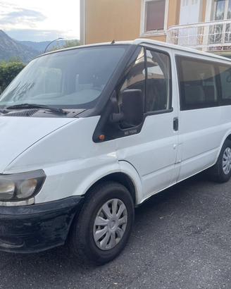 Ford transit 9 posti