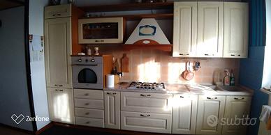 Cucina completa di elettrodomestici 