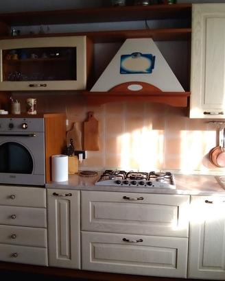 Cucina completa di elettrodomestici 