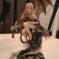 Statuetta strega bianca