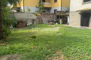 Villa con 300 mq di giardino