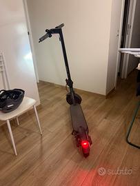 Monopattino elettrico xiaomi serie 4