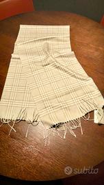 Pregiata sciarpa in seta e cashmere