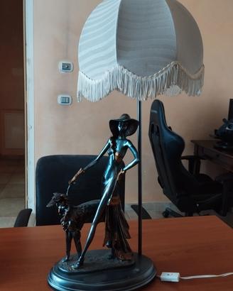 Lampada vintage con scultura di A. Santini