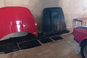 Cofani stemmi scritte  e orologi d'epoca.