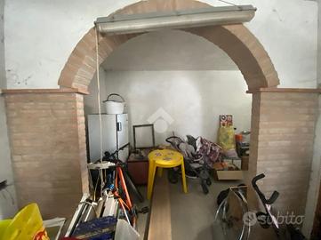 CASA SEMINDIPENDENTE A MEZZANI