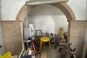 CASA SEMINDIPENDENTE A MEZZANI