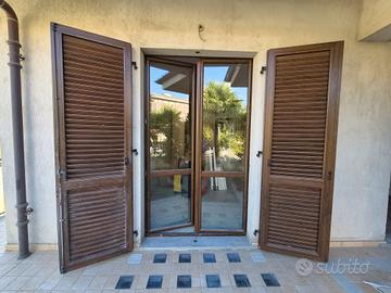 Portafinestra 2 ante PVC con persiane 156x249