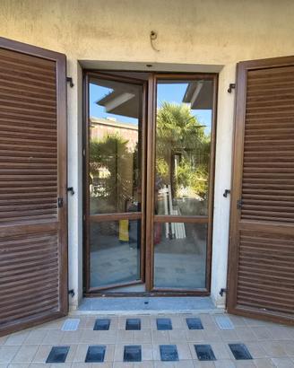 Portafinestra 2 ante PVC con persiane 156x249