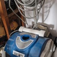 robottino hayward sharkvac fondo e parete