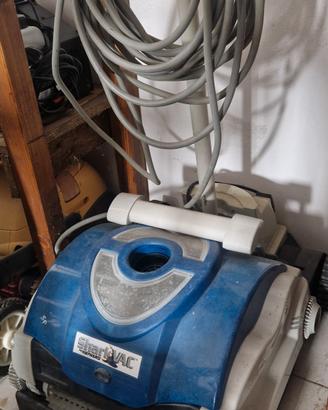 robottino hayward sharkvac fondo e parete