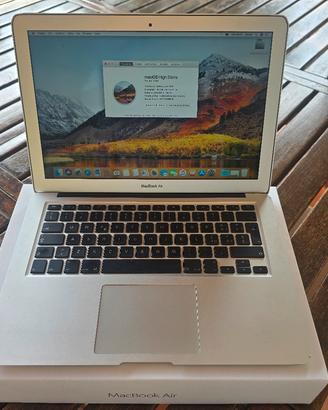 MacBook Air 13,3