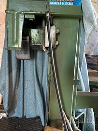 Spaccalegna a trattore verticale 11T