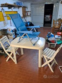 Tavolino sedie e spiaggina