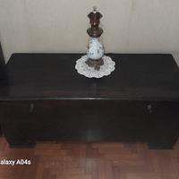 cassapanca in legno più lampada